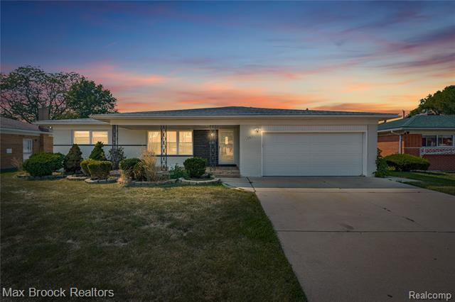 front view for 29171 Birchcrest, Warren, Mi. 48093