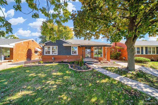 front view for 28910 Groveland, Roseville, Mi. 48066