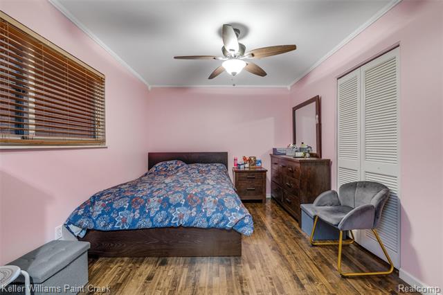 Builiding view eighteen for 29143 Dover, Warren, MI. 48088