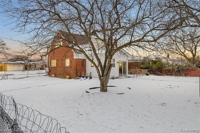 Builiding view thirty nine for 29143 Dover, Warren, MI. 48088