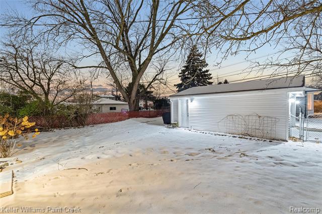 Builiding view thirty six for 29143 Dover, Warren, MI. 48088