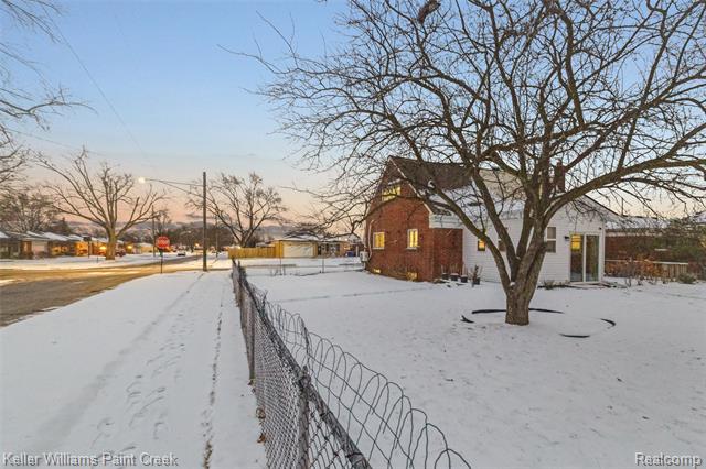 Builiding view thirty three for 29143 Dover, Warren, MI. 48088