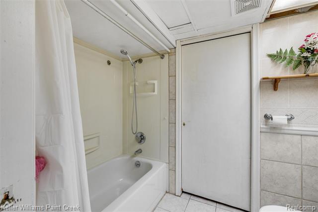 Builiding view thirty for 29143 Dover, Warren, MI. 48088