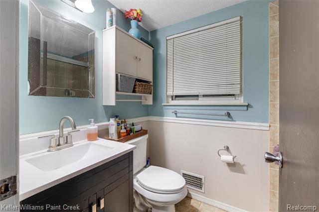 Builiding view twenty four for 29143 Dover, Warren, MI. 48088