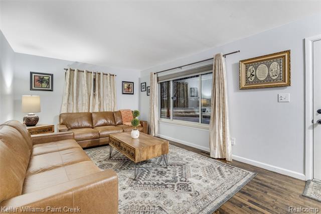 Builiding view two for 29143 Dover, Warren, MI. 48088