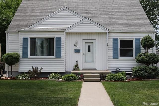 front view for 29257 Commonwealth, Roseville, Mi. 48066