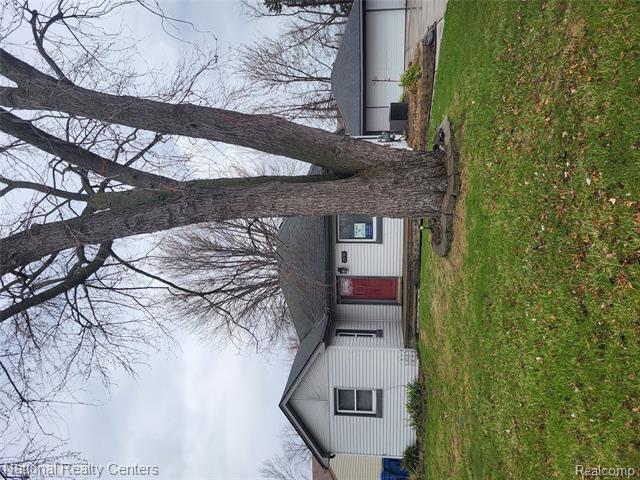 front view for 29780 Lorraine, Warren, Mi. 48093