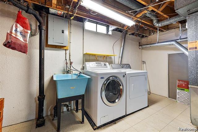 Builiding view fifteen for 30232 Austin, Warren, MI. 48092