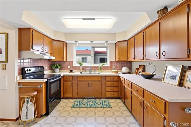 Builiding view nine for 30232 Austin, Warren, MI. 48092