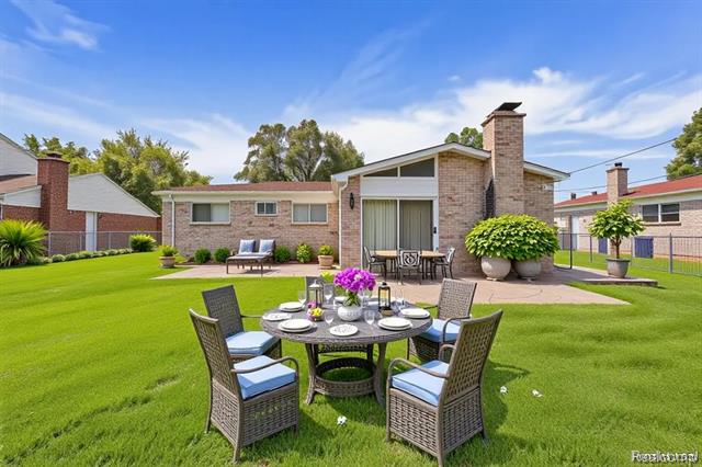 Builiding view seventeen for 30232 Austin, Warren, MI. 48092