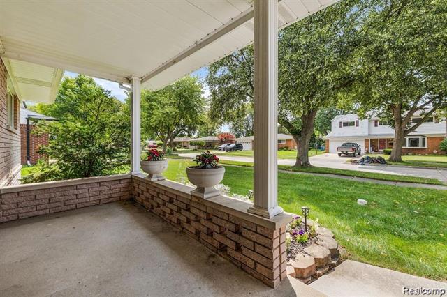 Builiding view sixteen for 30232 Austin, Warren, MI. 48092