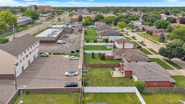 Builiding view forty eight for 29450 Desmond, Warren, MI. 48093