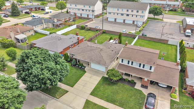 Builiding view forty five for 29450 Desmond, Warren, MI. 48093