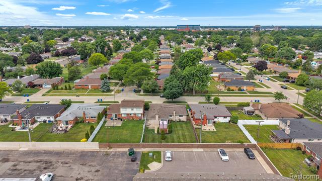 Builiding view forty four for 29450 Desmond, Warren, MI. 48093