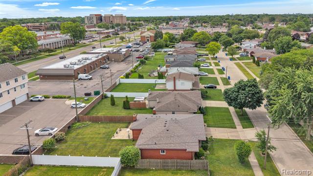 Builiding view forty seven for 29450 Desmond, Warren, MI. 48093