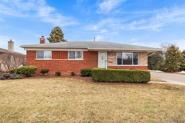 front view for 29718 Flanders, Warren, Mi. 48088