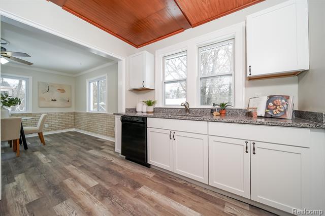 Builiding view eighteen for 21115 East, Southfield, MI. 48033