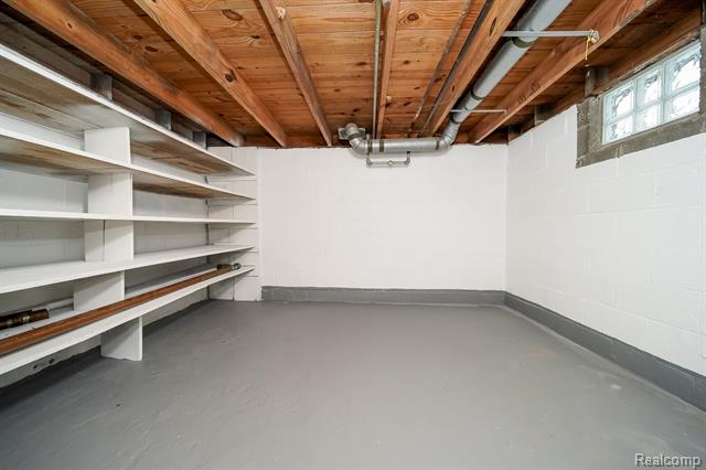 Builiding view fifty four for 21115 East, Southfield, MI. 48033