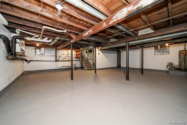 Builiding view fifty two for 21115 East, Southfield, MI. 48033