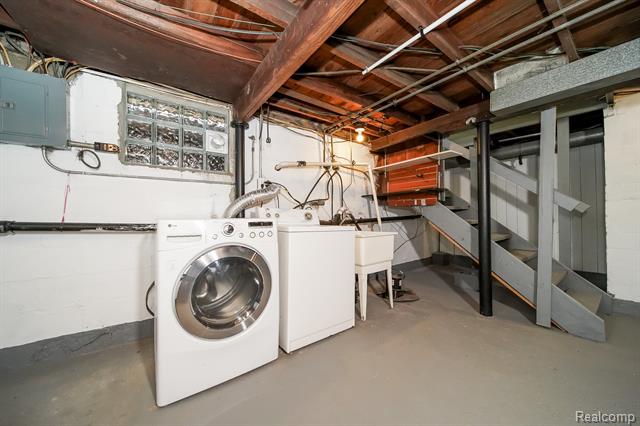 Builiding view fifty for 21115 East, Southfield, MI. 48033