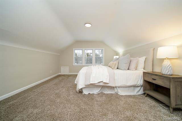 Builiding view forty five for 21115 East, Southfield, MI. 48033