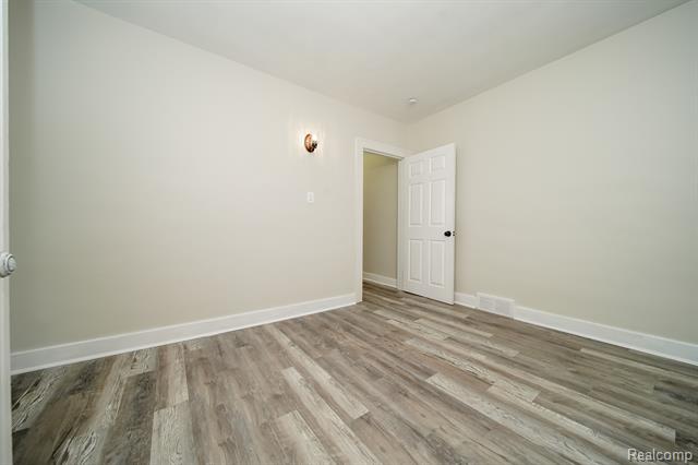 Builiding view forty one for 21115 East, Southfield, MI. 48033