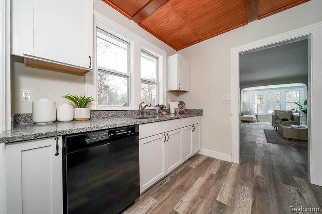 Builiding view nineteen for 21115 East, Southfield, MI. 48033