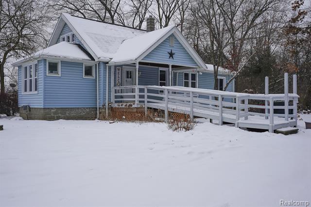 Builiding view one for 21115 East, Southfield, MI. 48033