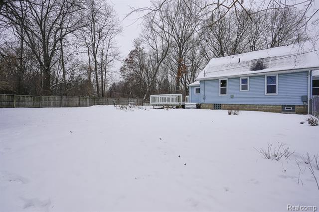 Builiding view seven for 21115 East, Southfield, MI. 48033