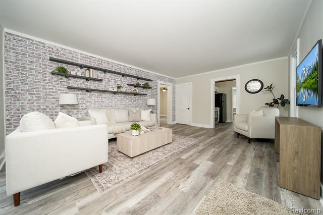 Builiding view ten for 21115 East, Southfield, MI. 48033