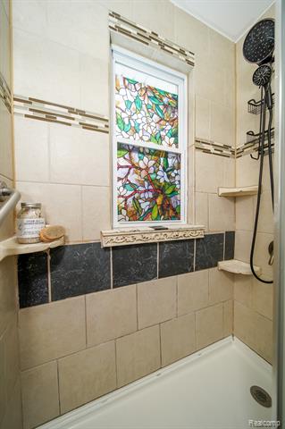 Builiding view thirty five for 21115 East, Southfield, MI. 48033