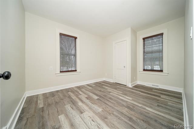 Builiding view thirty nine for 21115 East, Southfield, MI. 48033