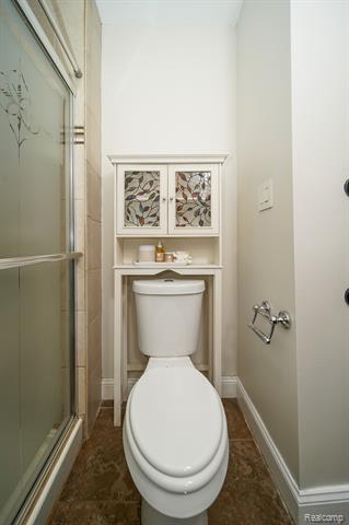 Builiding view thirty seven for 21115 East, Southfield, MI. 48033