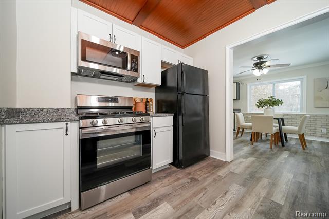 Builiding view twenty one for 21115 East, Southfield, MI. 48033