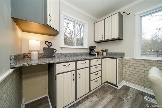 Builiding view twenty seven for 21115 East, Southfield, MI. 48033