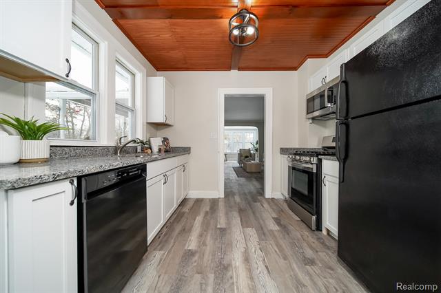 Builiding view twenty three for 21115 East, Southfield, MI. 48033