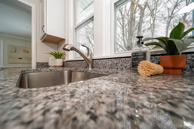 Builiding view twenty two for 21115 East, Southfield, MI. 48033