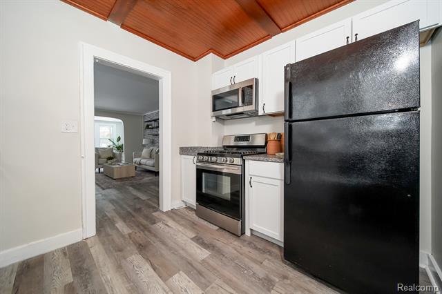 Builiding view twenty for 21115 East, Southfield, MI. 48033