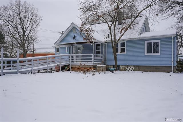 Builiding view two for 21115 East, Southfield, MI. 48033