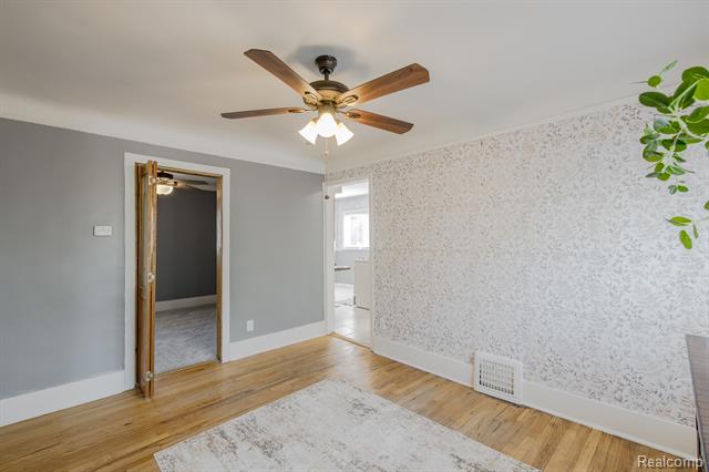 Builiding view fifteen for 21202 Collingham, Farmington, MI. 48336