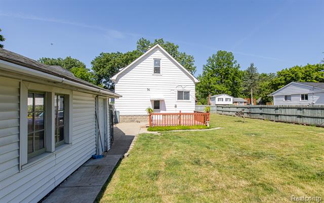 Builiding view fifty for 21202 Collingham, Farmington, MI. 48336