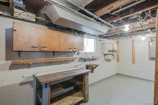 Builiding view forty one for 21202 Collingham, Farmington, MI. 48336