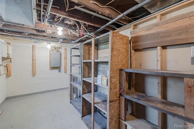 Builiding view forty two for 21202 Collingham, Farmington, MI. 48336