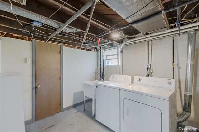 Builiding view forty for 21202 Collingham, Farmington, MI. 48336