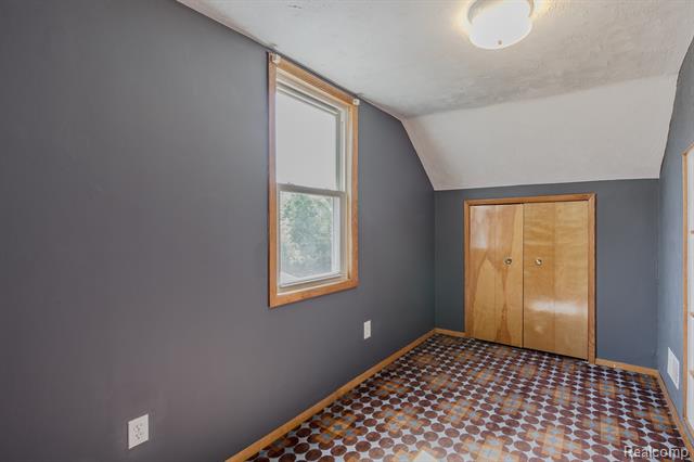 Builiding view thirty five for 21202 Collingham, Farmington, MI. 48336