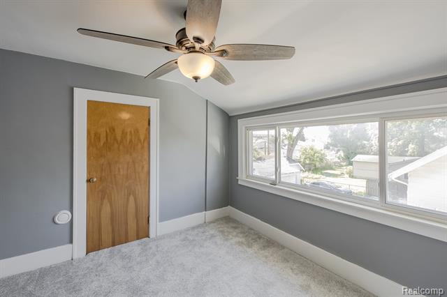 Builiding view thirty three for 21202 Collingham, Farmington, MI. 48336