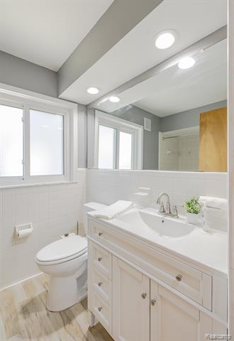 Builiding view twenty five for 21202 Collingham, Farmington, MI. 48336