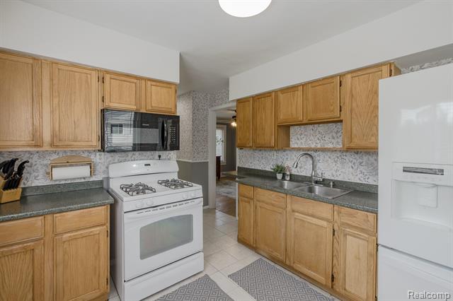 Builiding view twenty one for 21202 Collingham, Farmington, MI. 48336