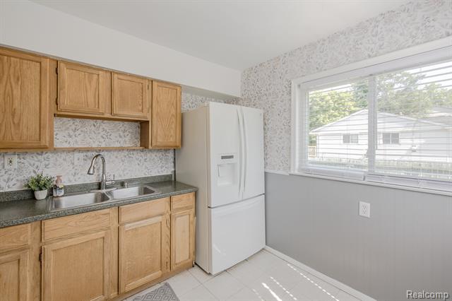 Builiding view twenty for 21202 Collingham, Farmington, MI. 48336