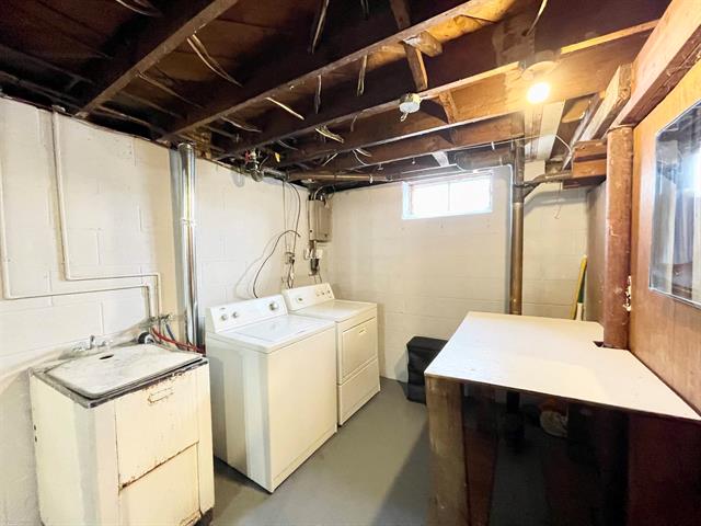 Builiding view fifteen for 12531 Common, Warren, MI. 48093